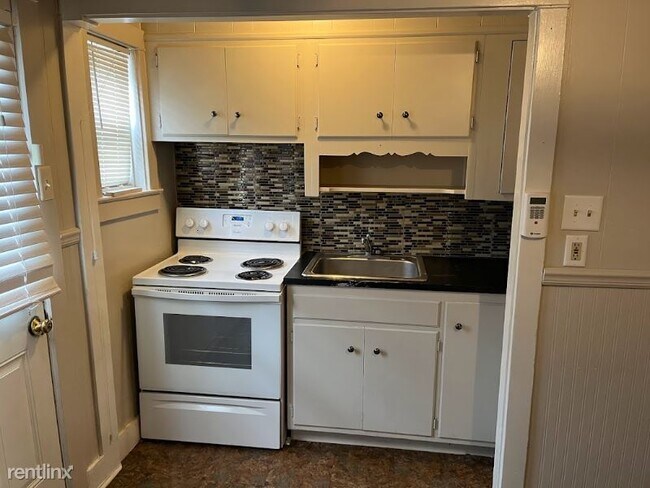 Building Photo - 2 br, 1 bath House - 643 George Street