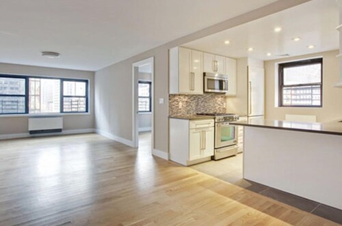 Foto del edificio - 310 E 47th St