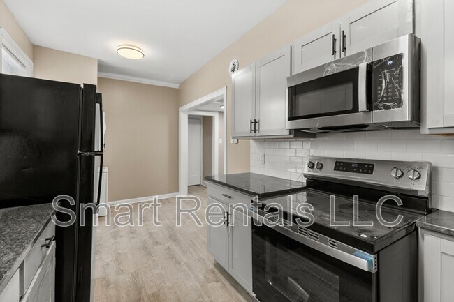 Foto del edificio - 4205 Ellenwood Ave