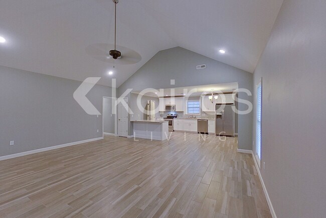 Foto del edificio - 162 Eastwood Ln