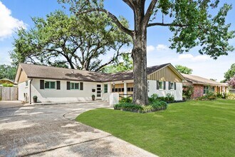 Building Photo - 5319 Saxon Dr