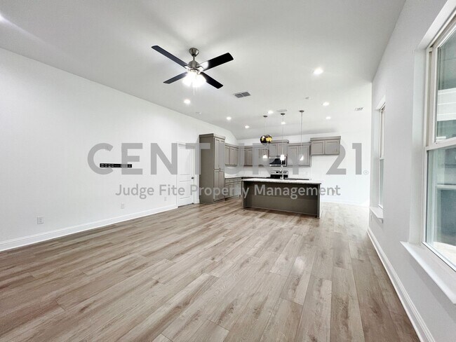 Building Photo - Great 4/2/1 Built in 2023 Nestled on Corne...