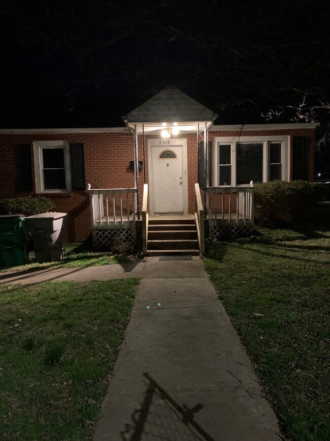 Foto del edificio - 2318 Bancroft St