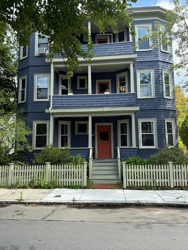Building - 85 Clifton St