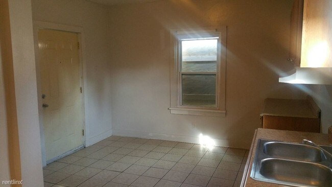 Building Photo - 1234 Album St