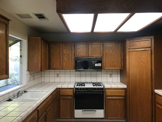Foto del edificio - 4704 W Iris Ave