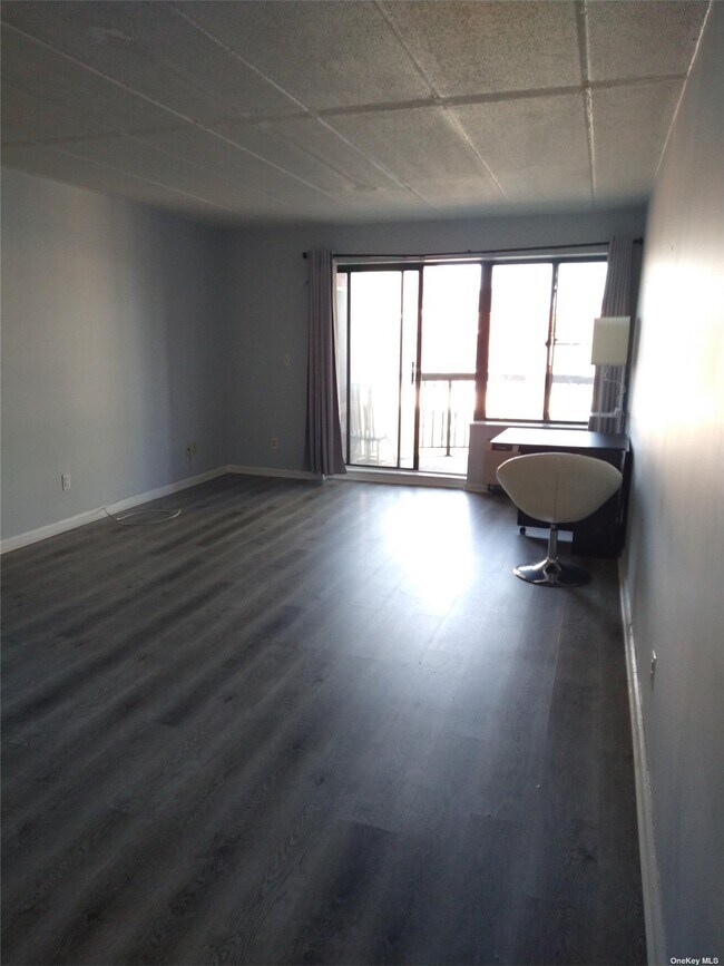 Building Photo - 42-22 Union St