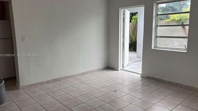 Foto del edificio - 526 SW 64th Ave