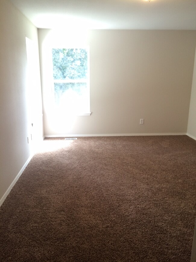 Building Photo - 497 E Baldwin St