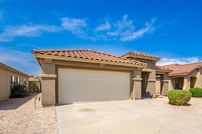Building Photo - 2810 W San Carlos Ln