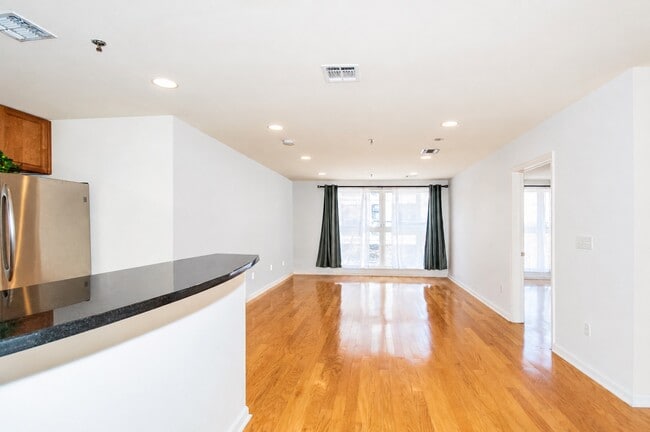 Building Photo - 659 1st St