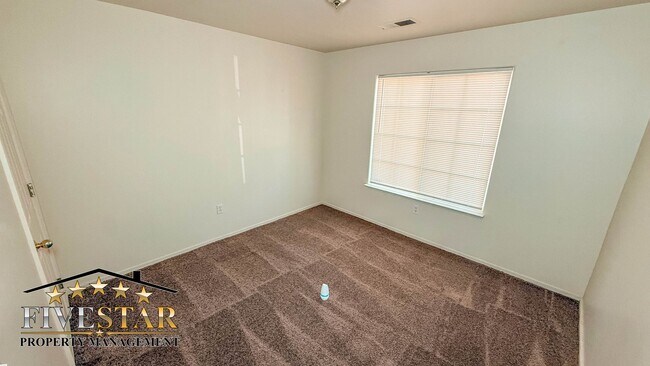 Foto del edificio - 2815 Flint Hills Dr