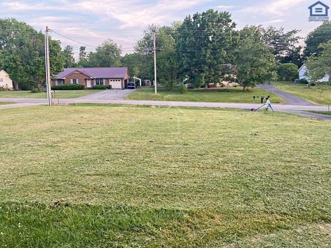 Building Photo - 3547 Southmeade Dr