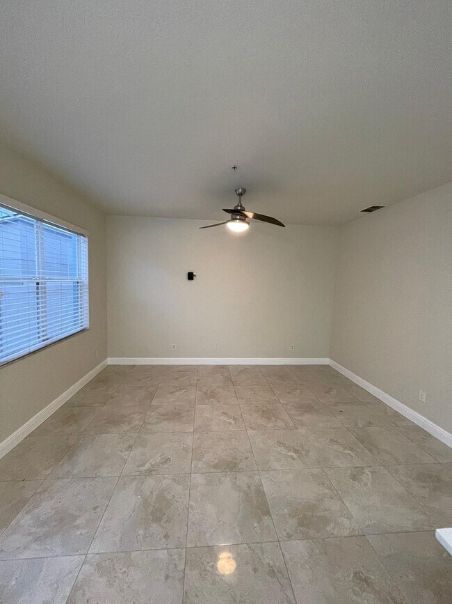 Foto del edificio - 10169 Ridgebloom Ave