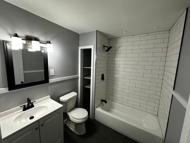 Foto del edificio - 8121 Westwood Ave