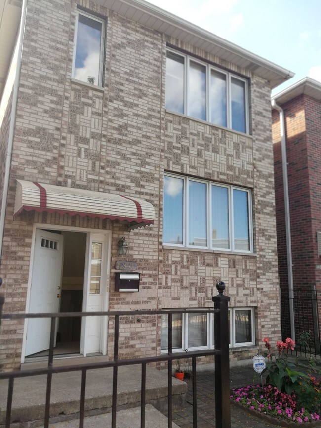 Building Photo - 1341 W 31st St