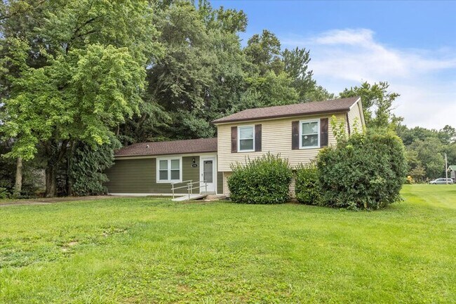 Building Photo - 6906 Glenn Dale Rd
