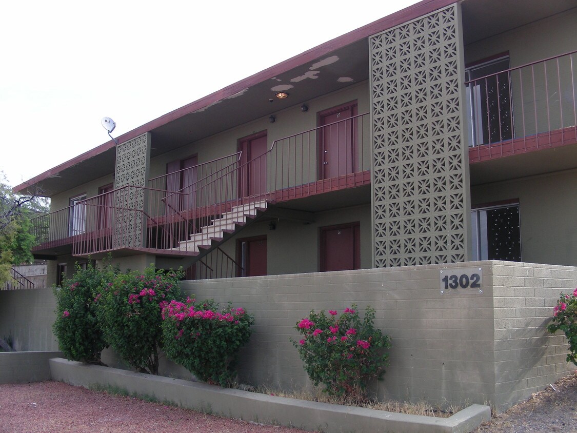 Foto principal - 1302 W Becker Ln