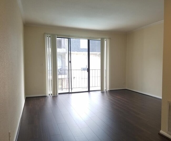 Foto del edificio - 2425 Underwood St