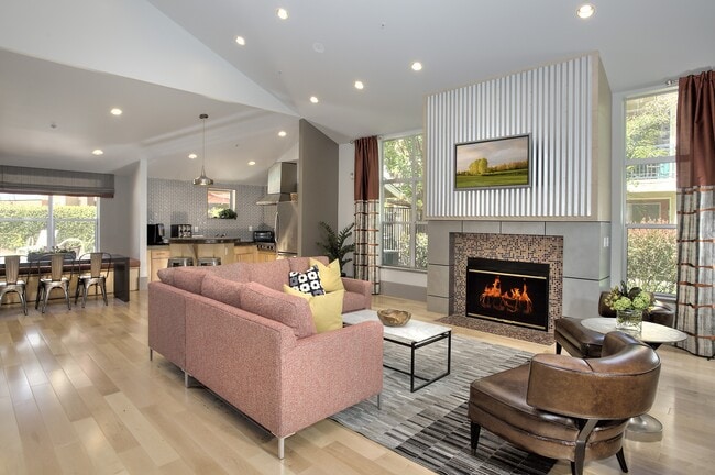 Foto del edificio - Azure Apartment Homes