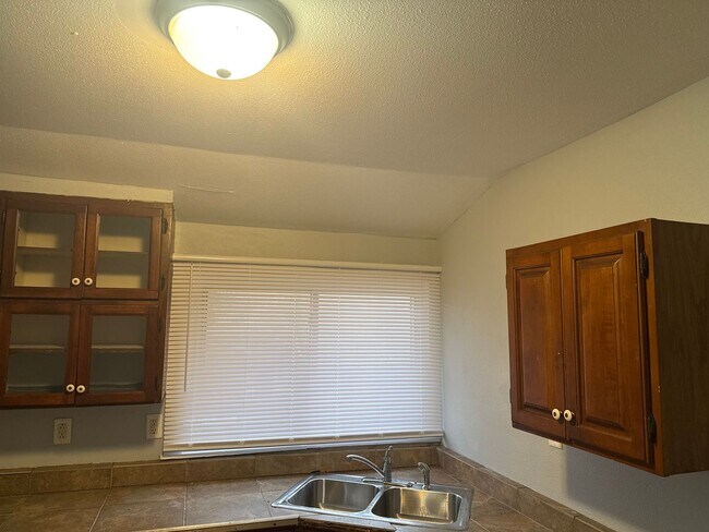 Foto del edificio - 1228 E Oak St