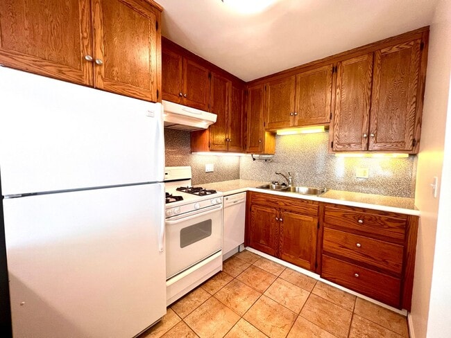 Building Photo - Immaculate 1 bedroom/ 1 Bath Apt- Open Flo...