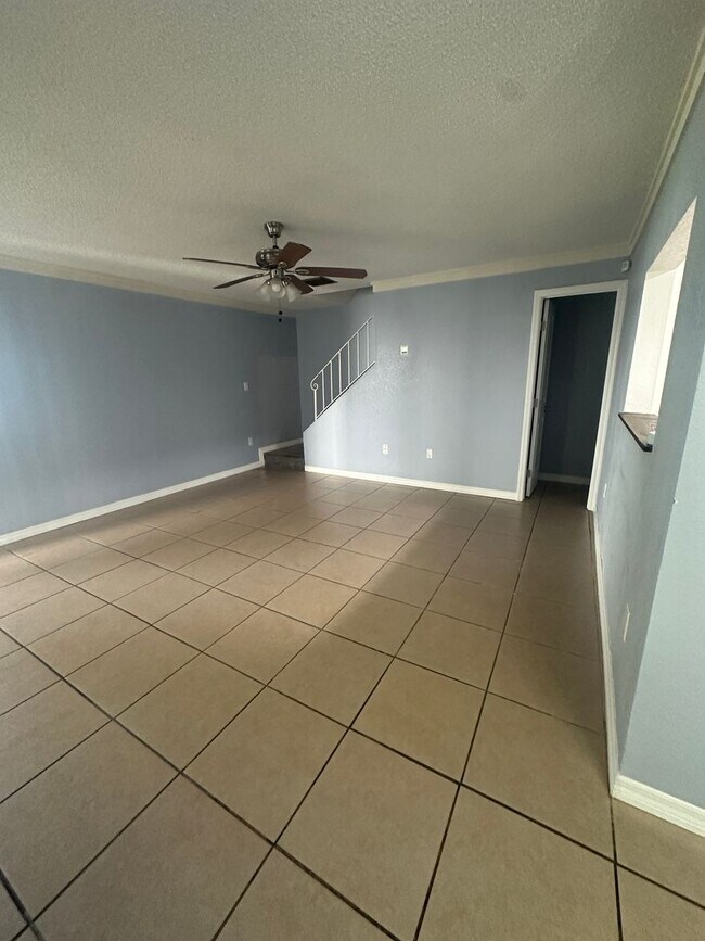 Foto del edificio - Charming 2-Story Condo with Attached Garage