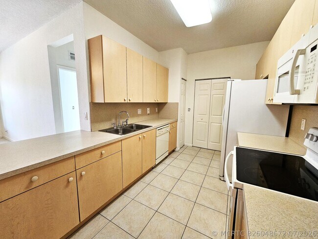 Building Photo - 3569 Forest Hill Blvd