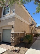 Building Photo - 10573 Petricola St