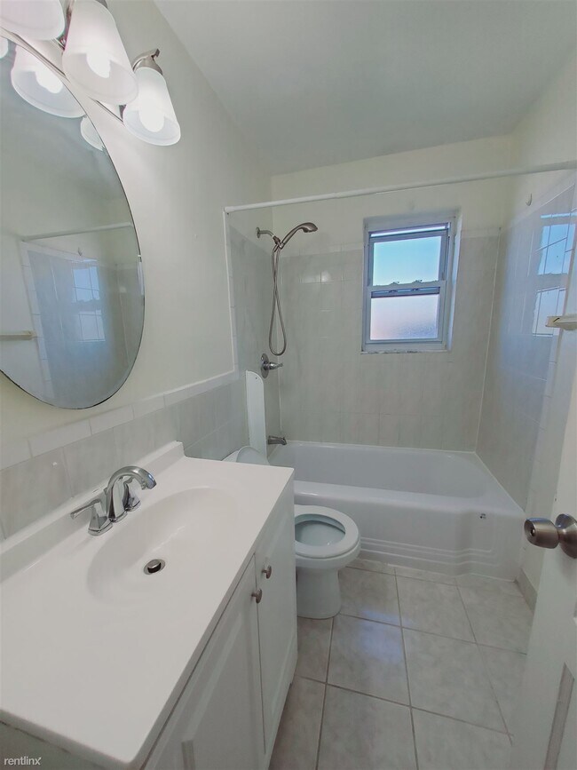 Building Photo - 2 br, 1 bath Condo - 1068 E Main St Apt 3