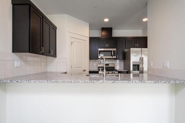 Building Photo - 7618 NE 71st Pl