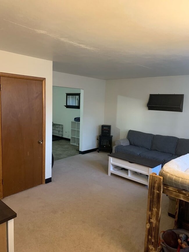 Building Photo - LINCOLN LANE 122/124