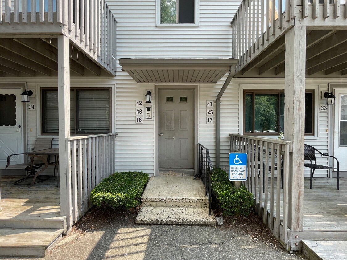 Primary Photo - 330 Savin Ave