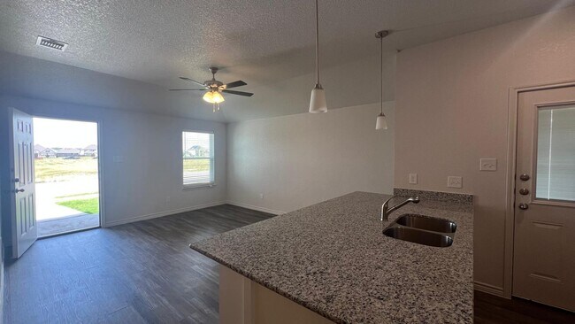 Foto del edificio - 5812 McGregor Loop