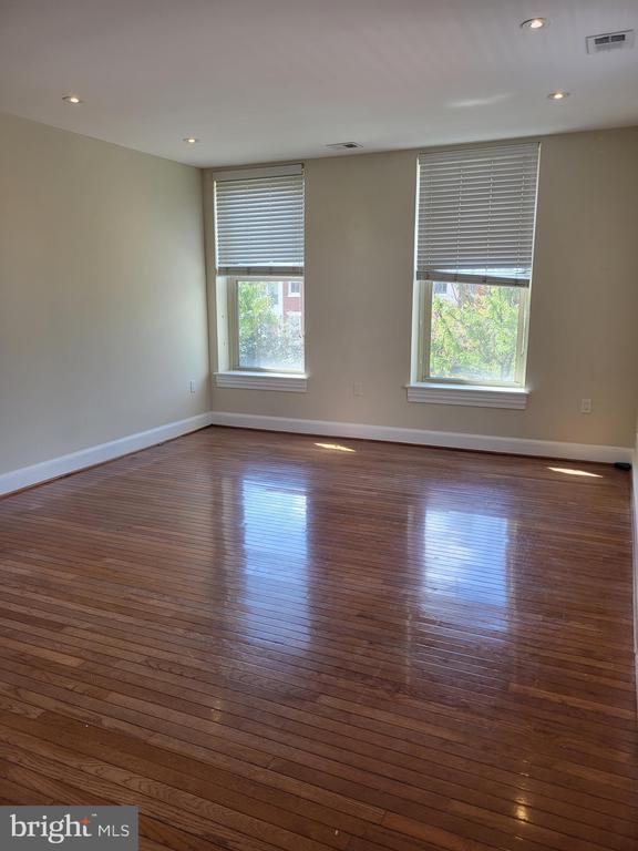 Foto del edificio - 1325 13th St NW