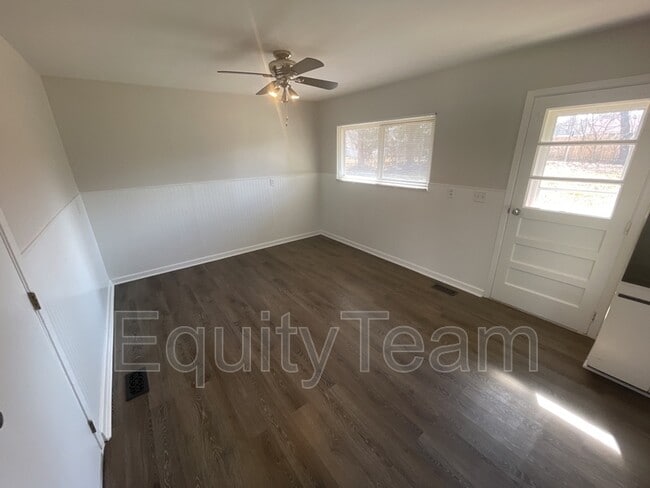 Building Photo - 8637 Glenrose Ln