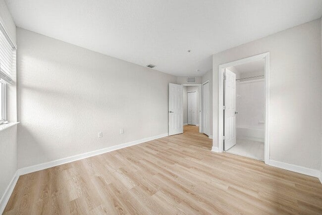 Building Photo - 1008 Shoma Dr