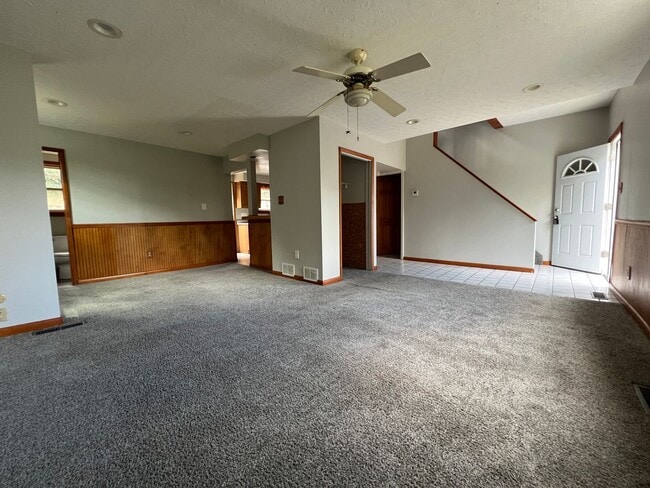 Foto del edificio - Charming 1-Bedroom Home with Walk-In Close...