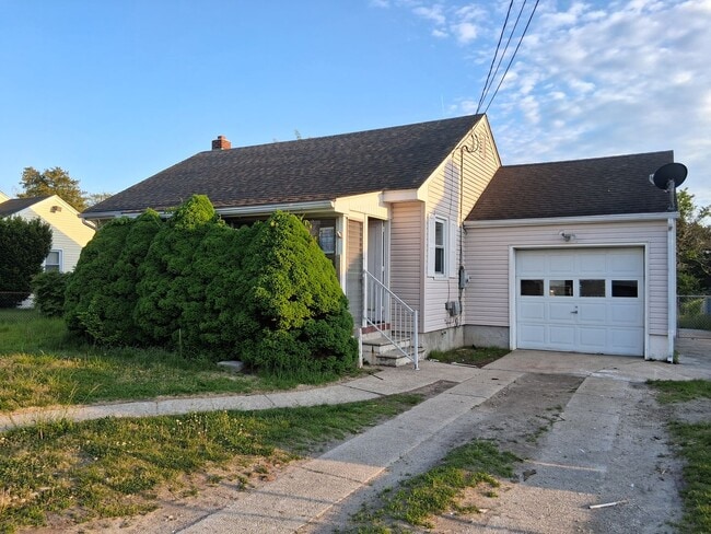 Foto del edificio - 51 Cedarcrest Ave