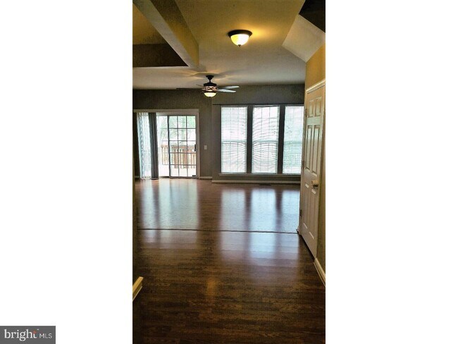Building Photo - 140 Creekmont Ct