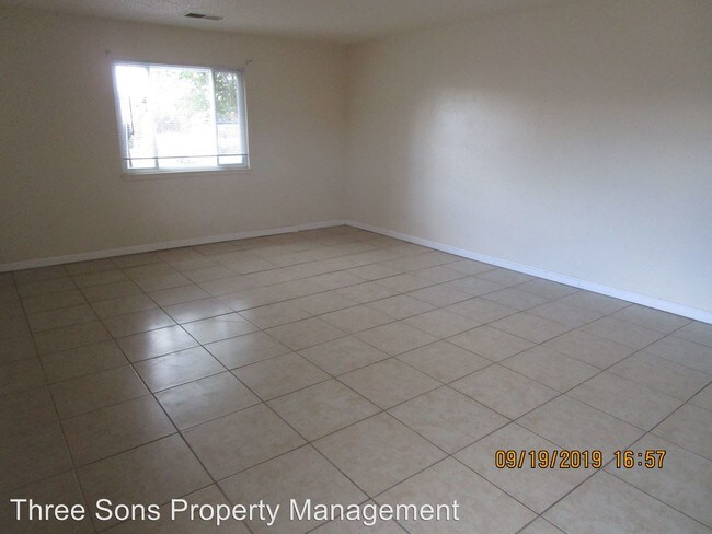 Building Photo - 902-906 Los Reyes Ct SE
