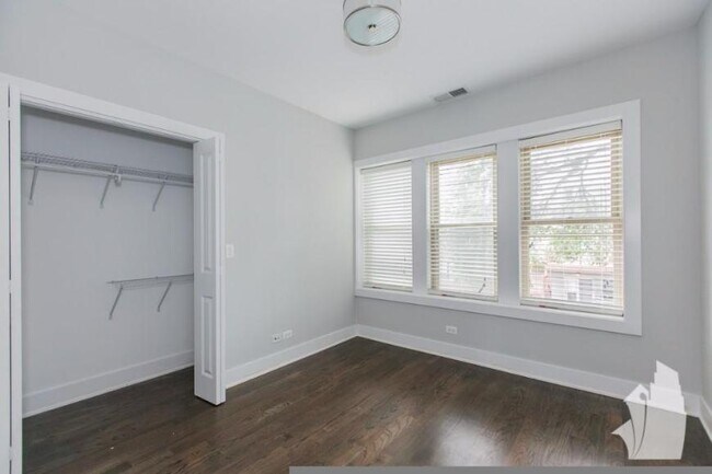Building Photo - 2 bedroom in Chicago IL 60613