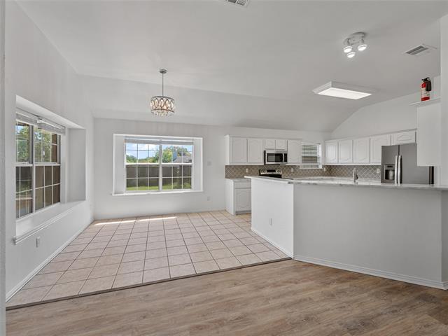 Building Photo - 3651 Willow Creek Dr