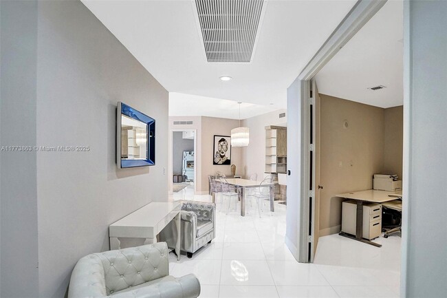 Building Photo - 16001 Collins Ave