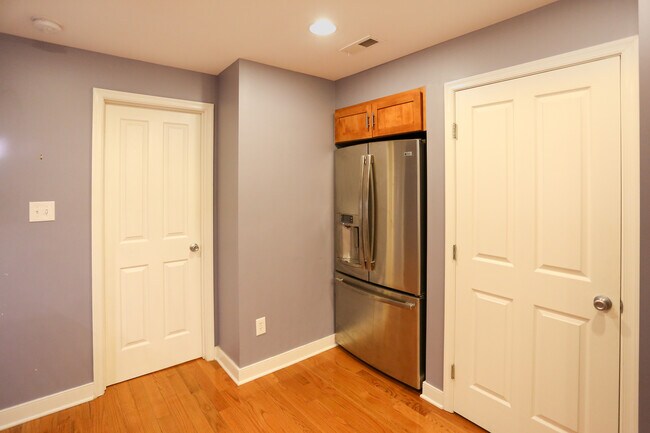 Building Photo - 729 6th St NE