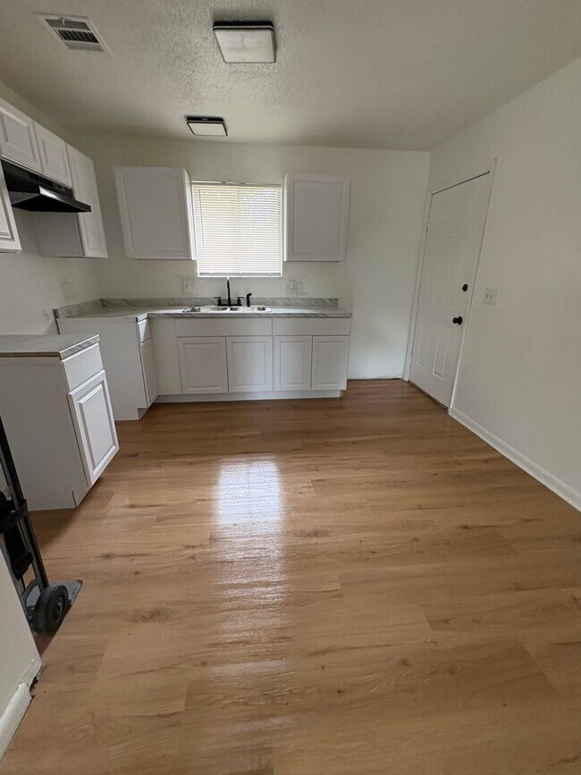 Building Photo - 5216 Westchase Ct