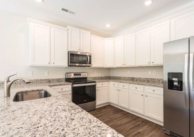 Foto del edificio - 6913 Eddy Point Ln