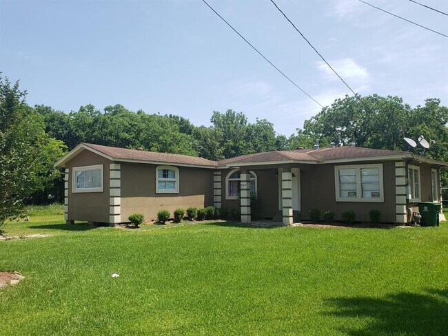 Building Photo - 9029 Brandon St