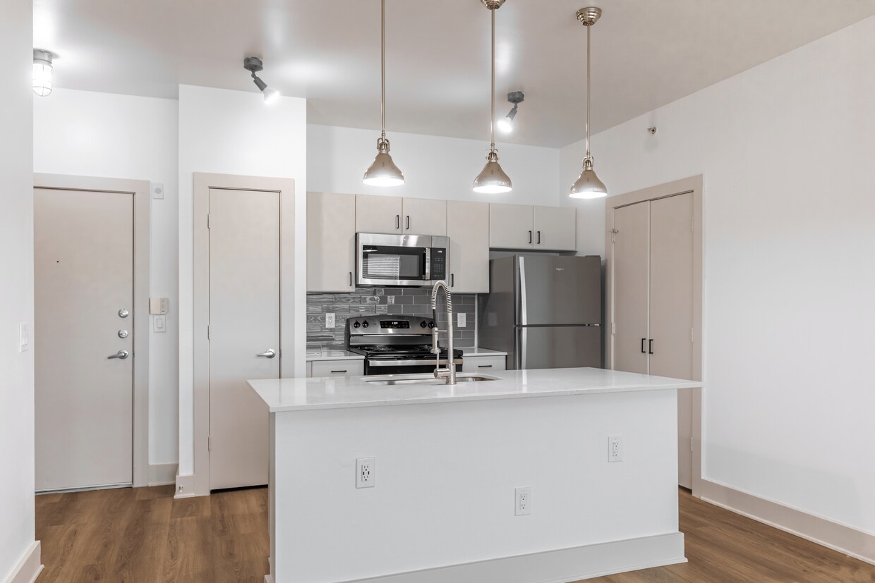 Primary Photo - 5225 Maple