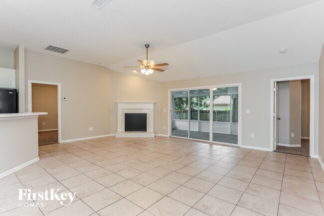 Building Photo - 2750 Coachman Lakes Dr